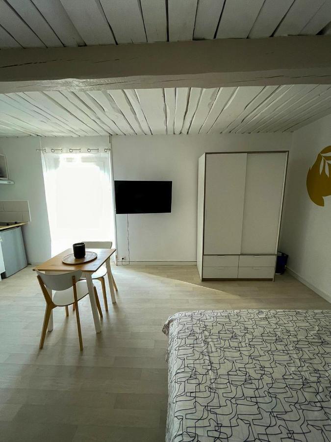 Grand Studio A 5Mns De La Plage Des Salins Hyeres Bagian luar foto